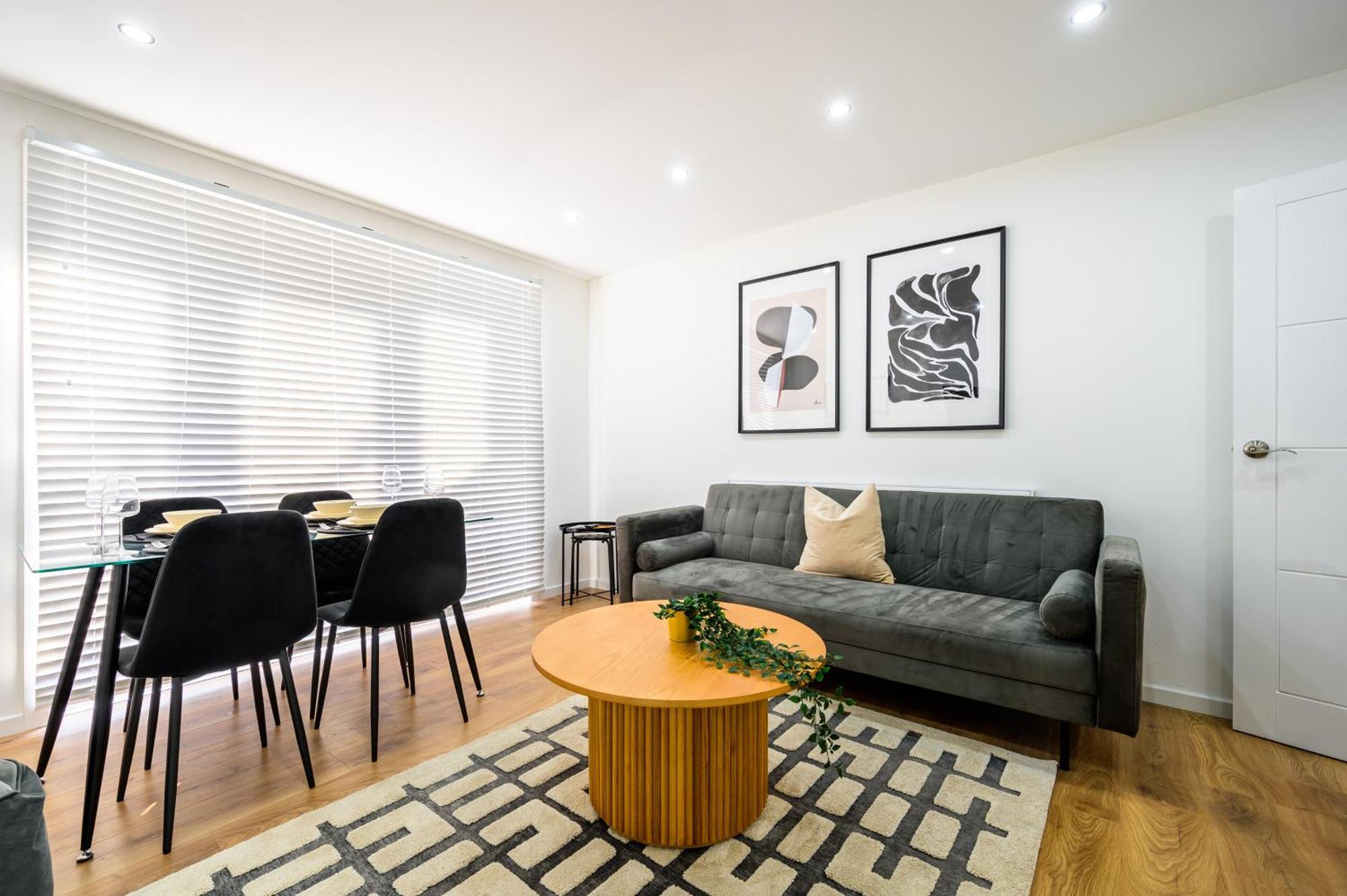 Modern 3 Bed Home, Near Etihad Stadium * Manchester