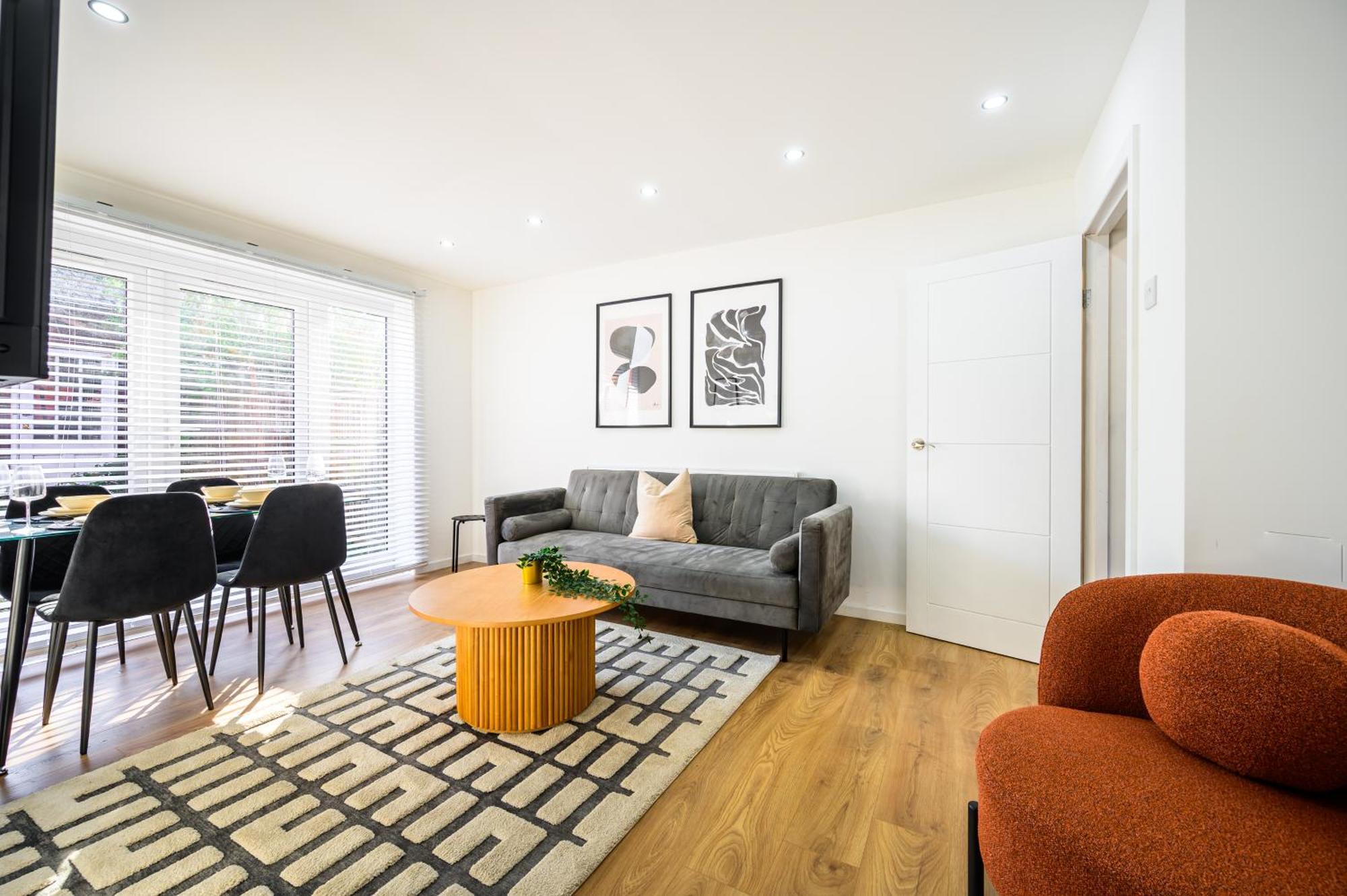 Modern 3 Bed Home, Near Etihad Stadium Holiday home *