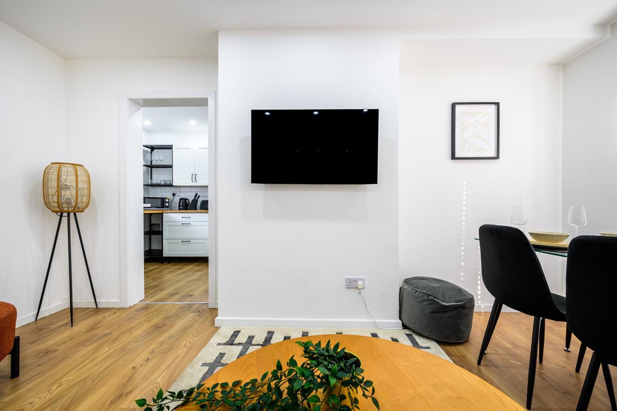 Modern 3 Bed Home, Near Etihad Stadium Holiday home *