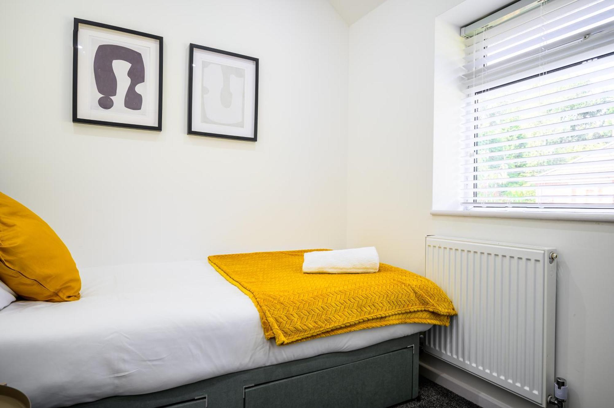 Holiday home Modern 3 Bed Home, Near Etihad Stadium *