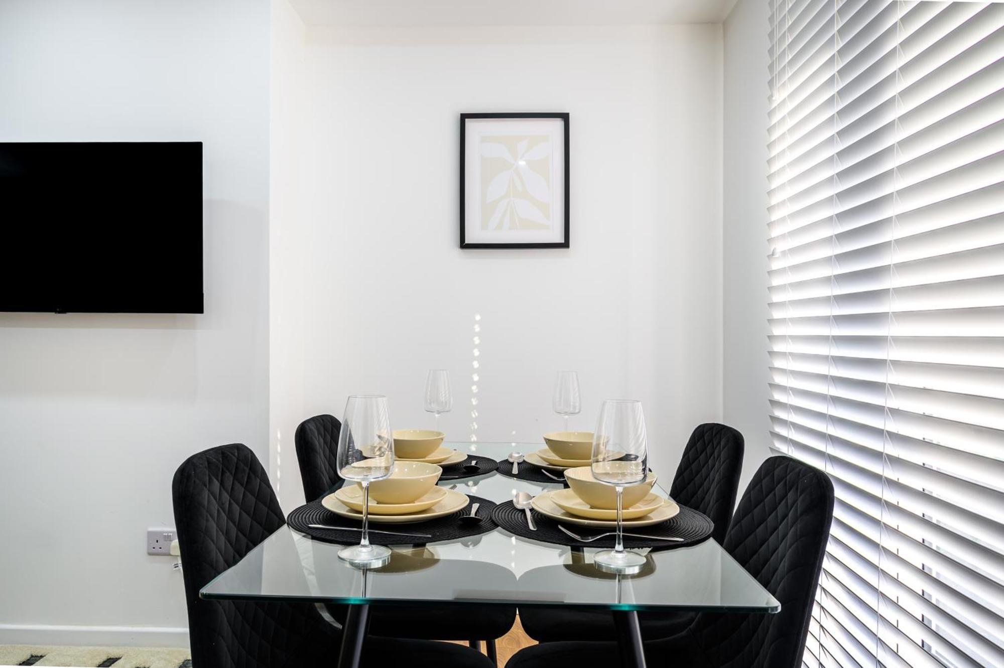 Modern 3 Bed Home, Near Etihad Stadium Holiday home