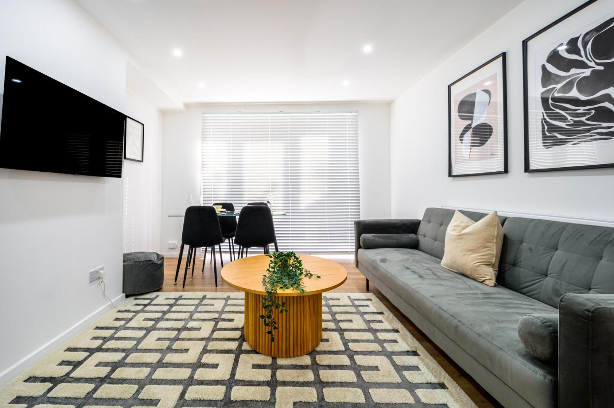 Holiday home Modern 3 Bed Home, Near Etihad Stadium *